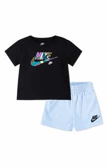 Nike Graphic T-Shirt & Shorts Set