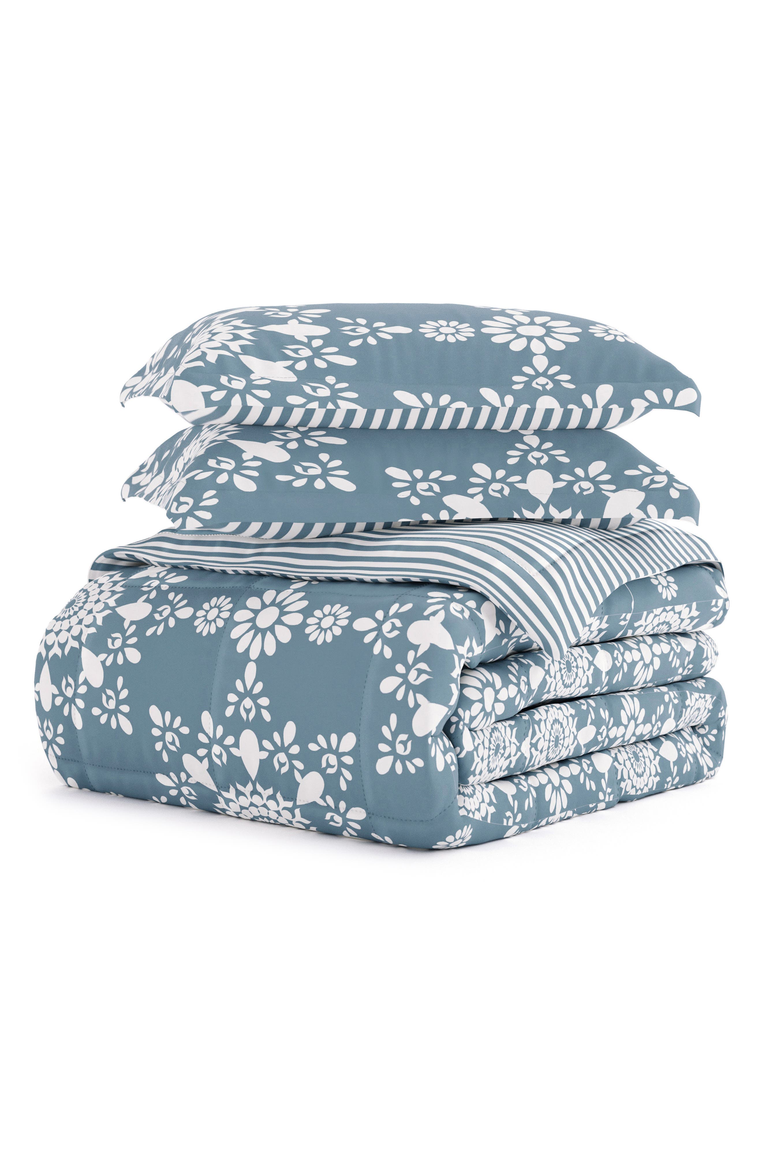 HOMESPUN Premium Ultra Soft Daisy Medallion Reversible Down-Alternative Comforter Set