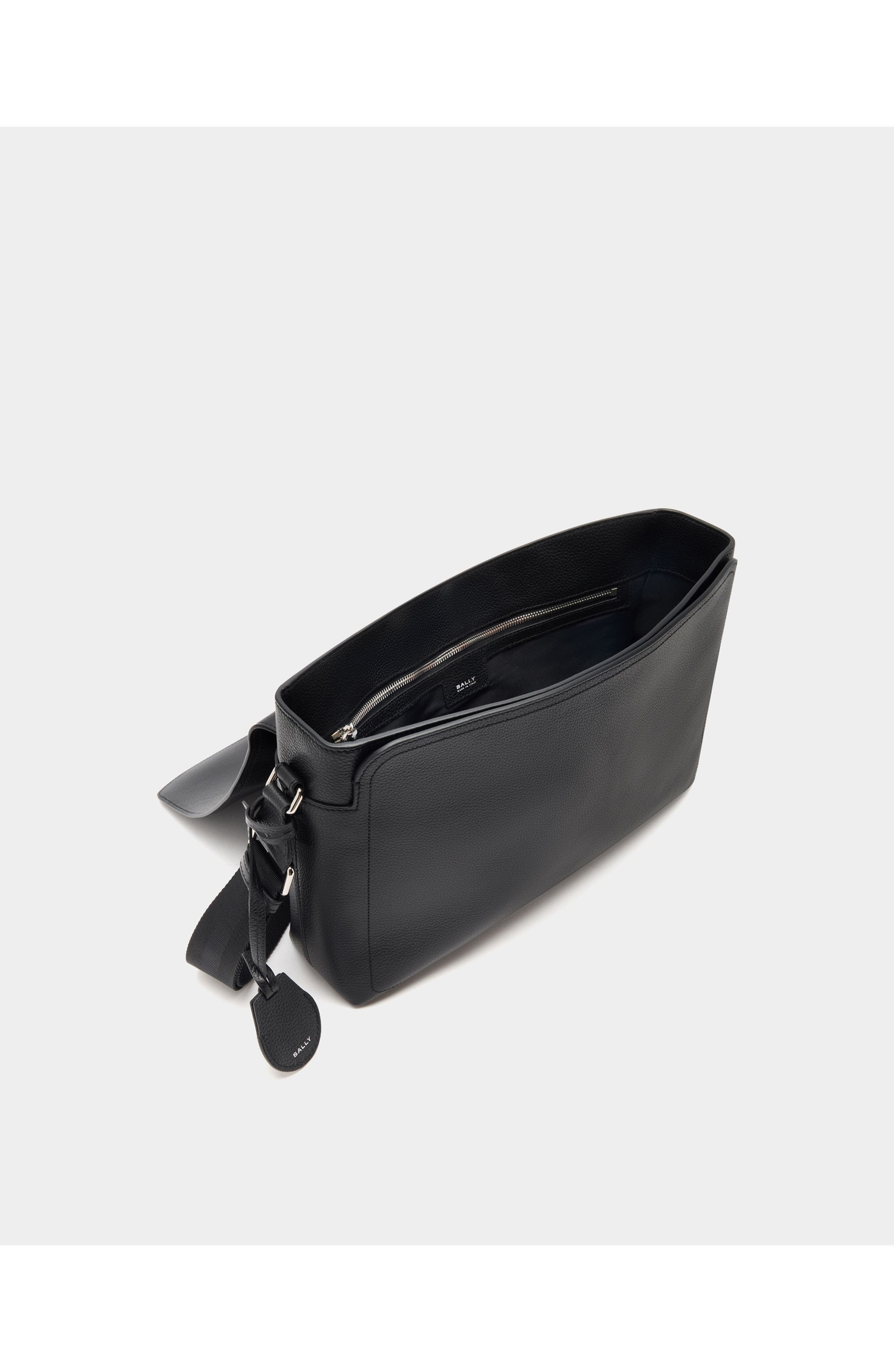 Bally Capitol Messenger Bag in Grained Leather, Alternate, color, 