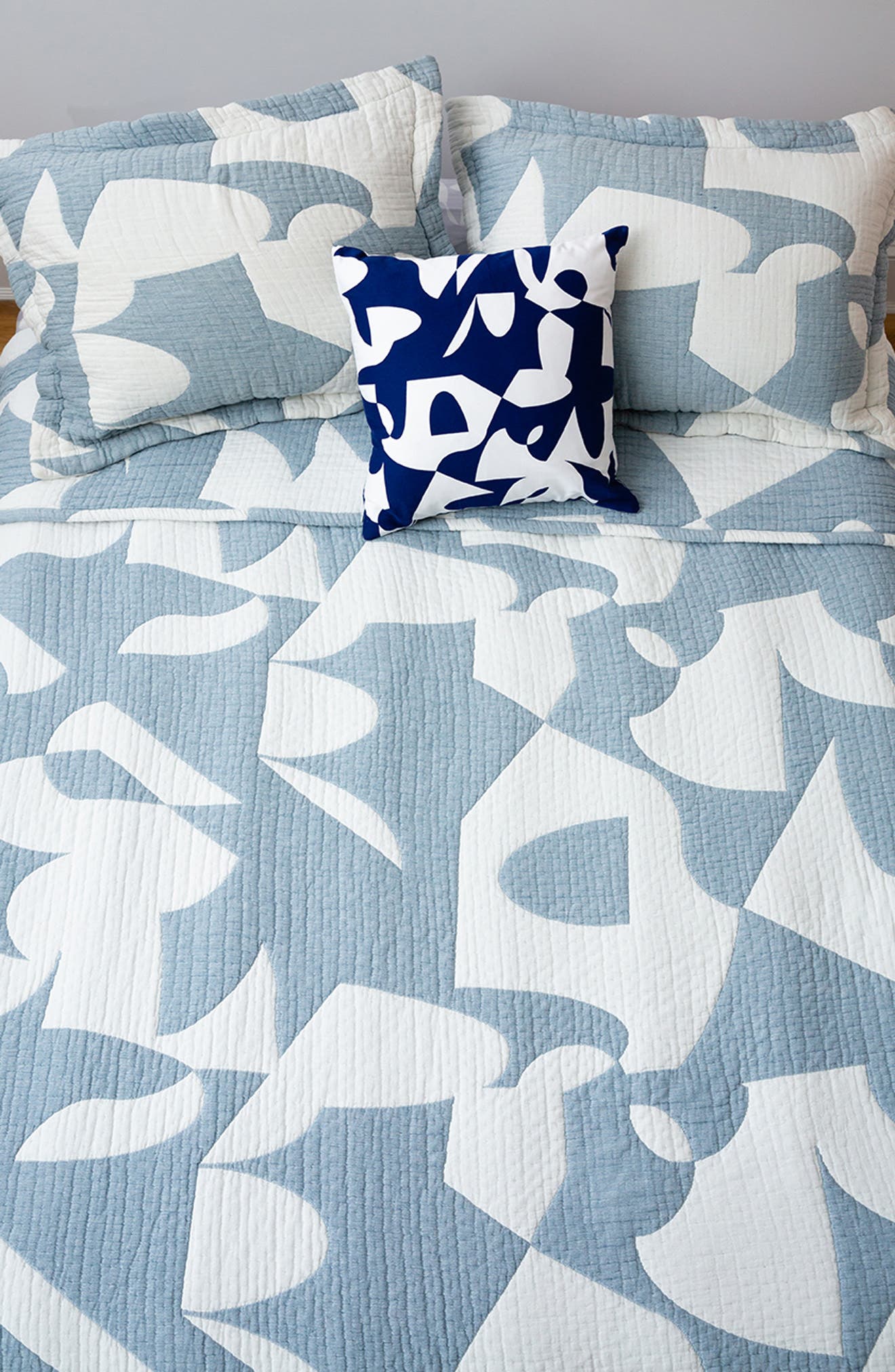 Dusen Dusen Hepta Coverlet