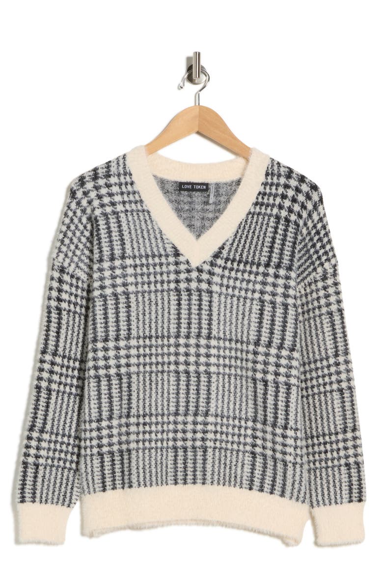 Love Token Plaid V-Neck Sweater, Alternate, color, Black