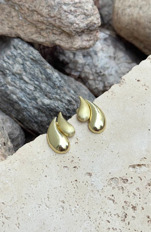 Adornia Teardrop Stud Earrings In Gold
