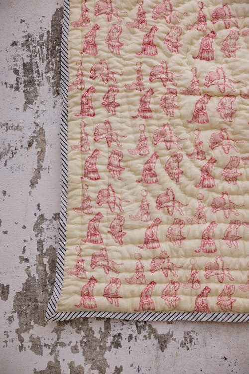 Cqc La Circus Baby Quilt In Neutral