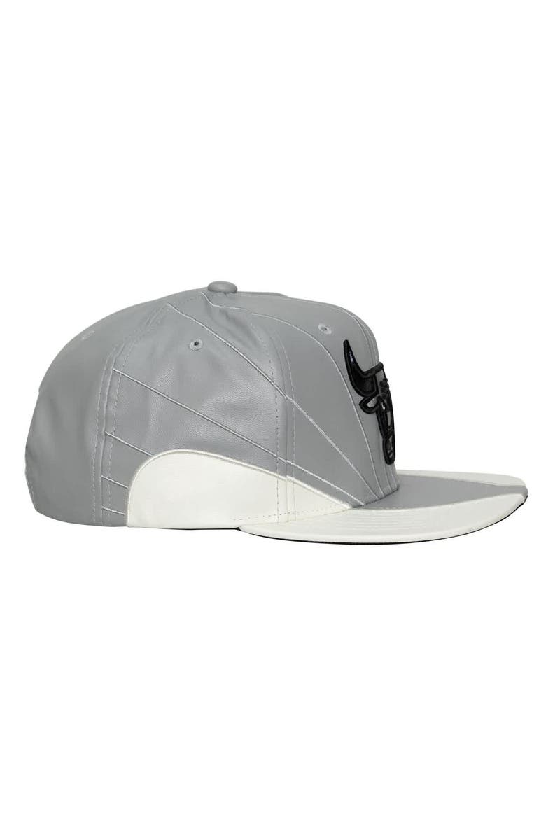 Gray/White Chicago Bulls Day 12 Two-Tone Faux Leather Snapback Hat, Alternate, color, Gray