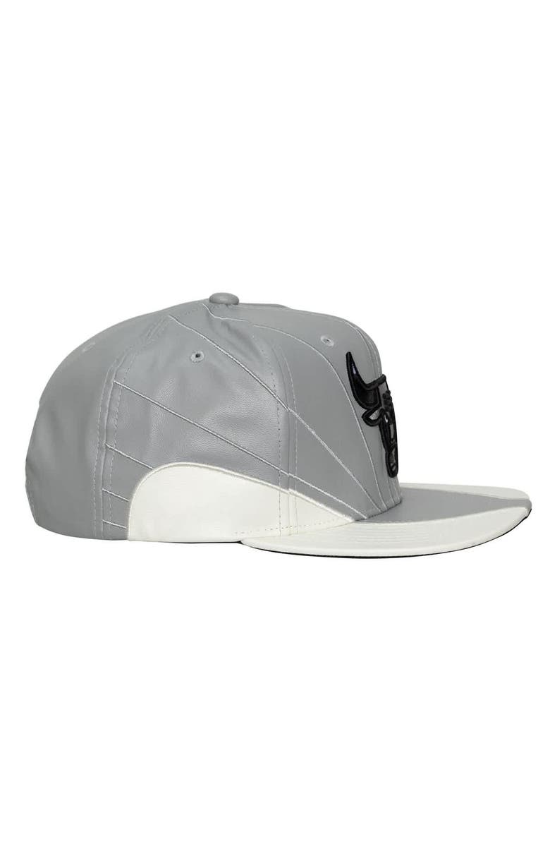 Mitchell & Ness Gray/White Chicago Bulls Day 12 Two-Tone Faux Leather Snapback Hat, Alternate, color, Gray