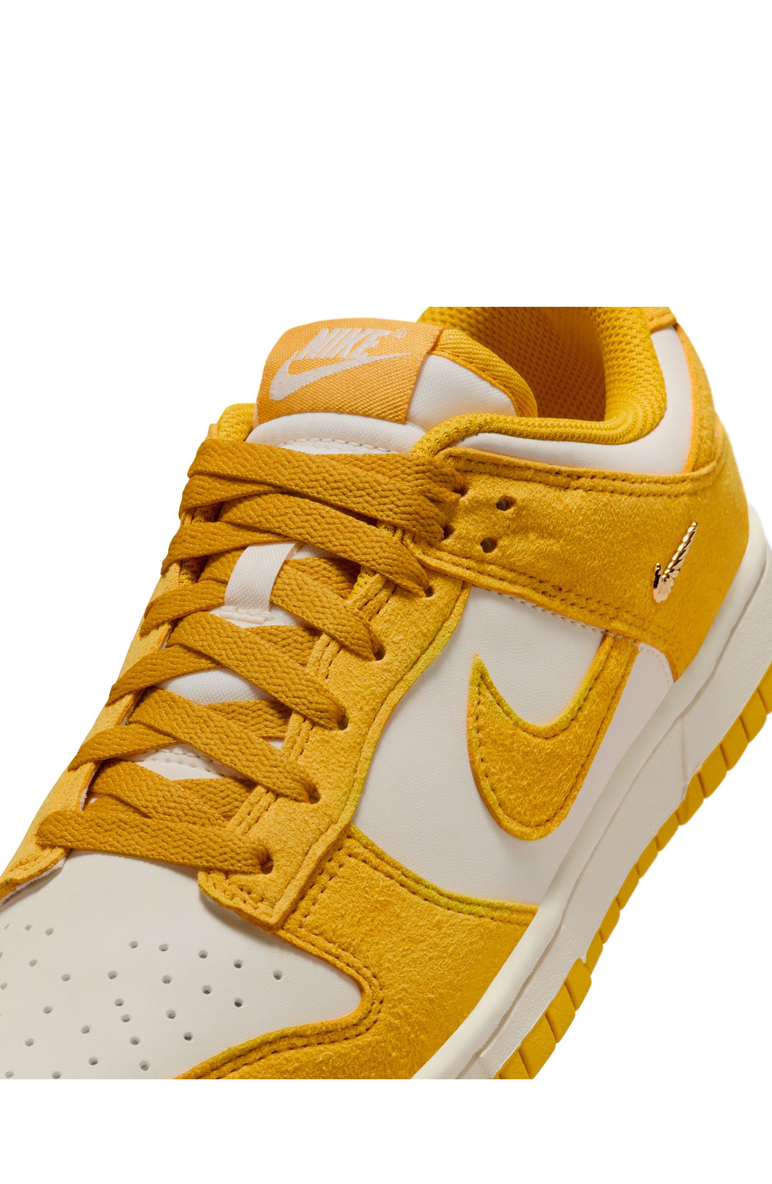 Женские кроссовки Nike Dunk Low Basketball Sneaker — фото 8