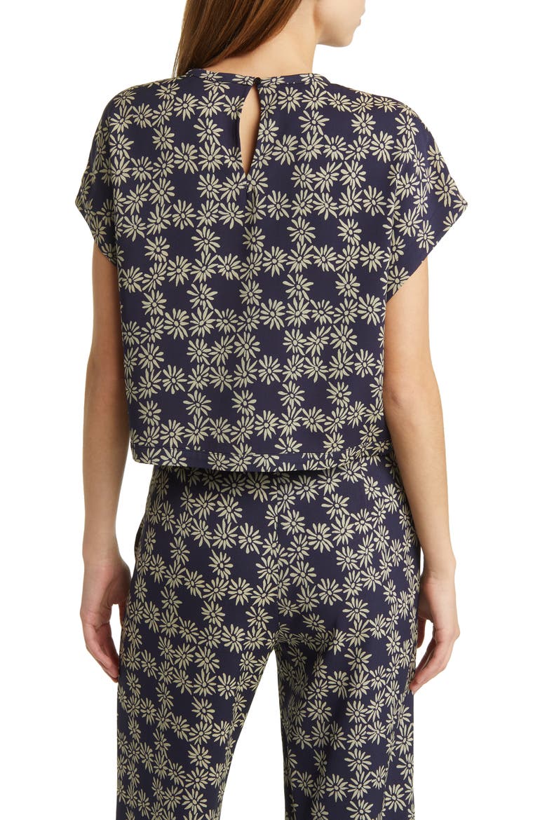 The Wander Floral Top, Alternate, color, NAVY SCATTERED DAISY