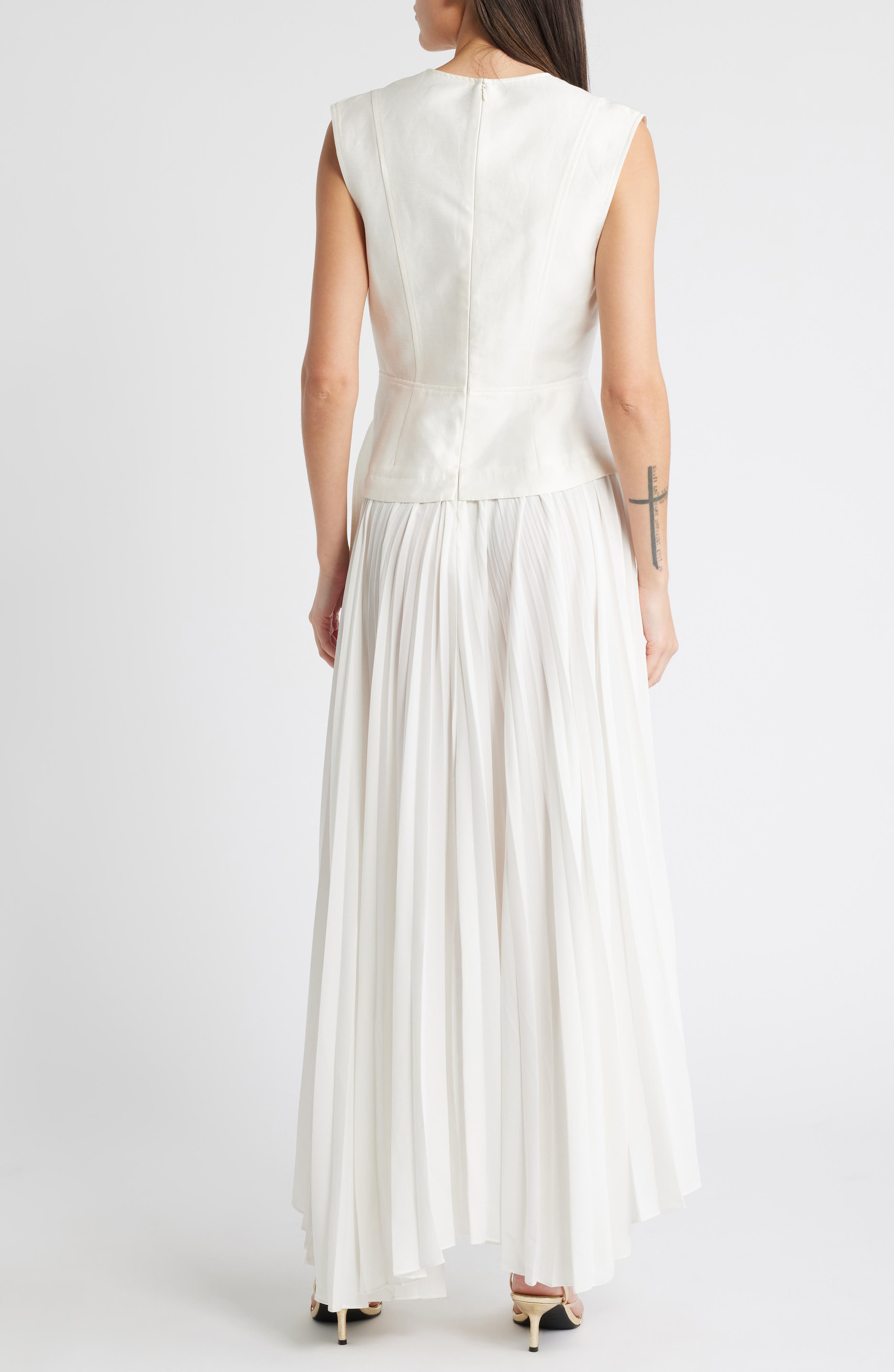 Ellenbrook Linen Blend Sleeveless Gown - image 2