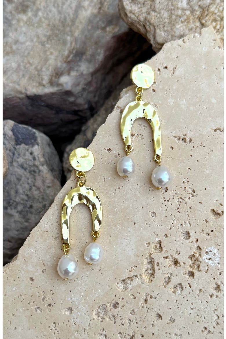 Hammered Faux Pearl Drop Earrings, Alternate, color, GOLD/ WHITE