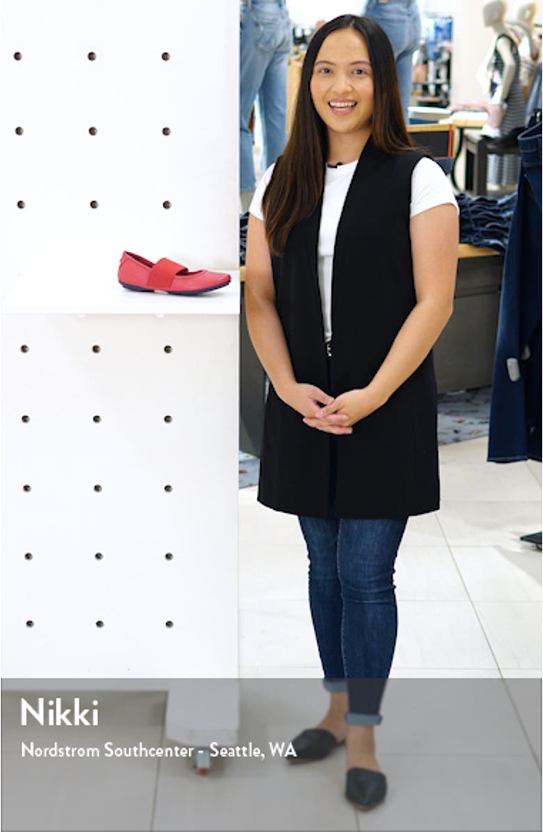 Right Nina Flat, sales video thumbnail