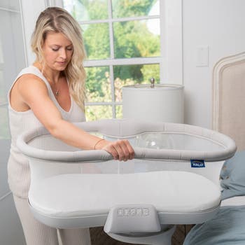 BassiNest<sup>™</sup> Soothing Swivel Sleeper 3.0 Bassinet