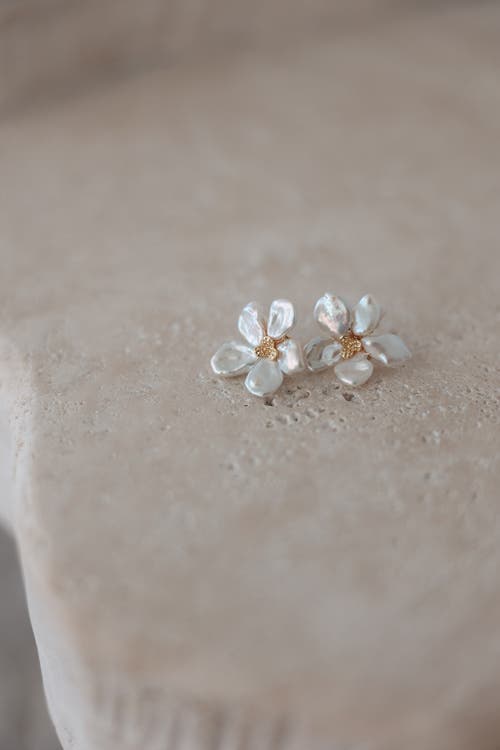 Untamed Petals Elodie Baroque Stud Earrings In Gold
