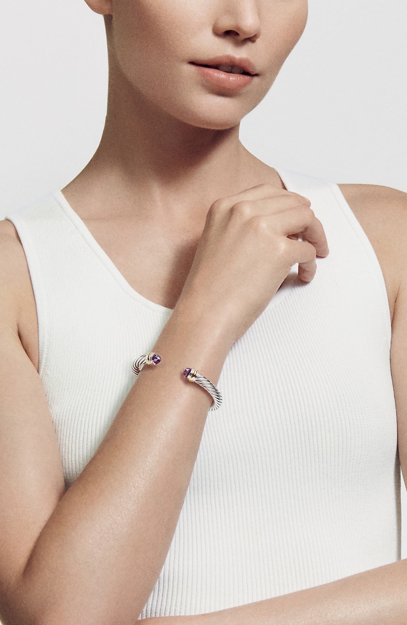Женские аксессуары David Yurman Classic Cable Bracelet in Sterling Silver with 14K Yellow Gold and Semiprecious Stones, 7mm — фото 2