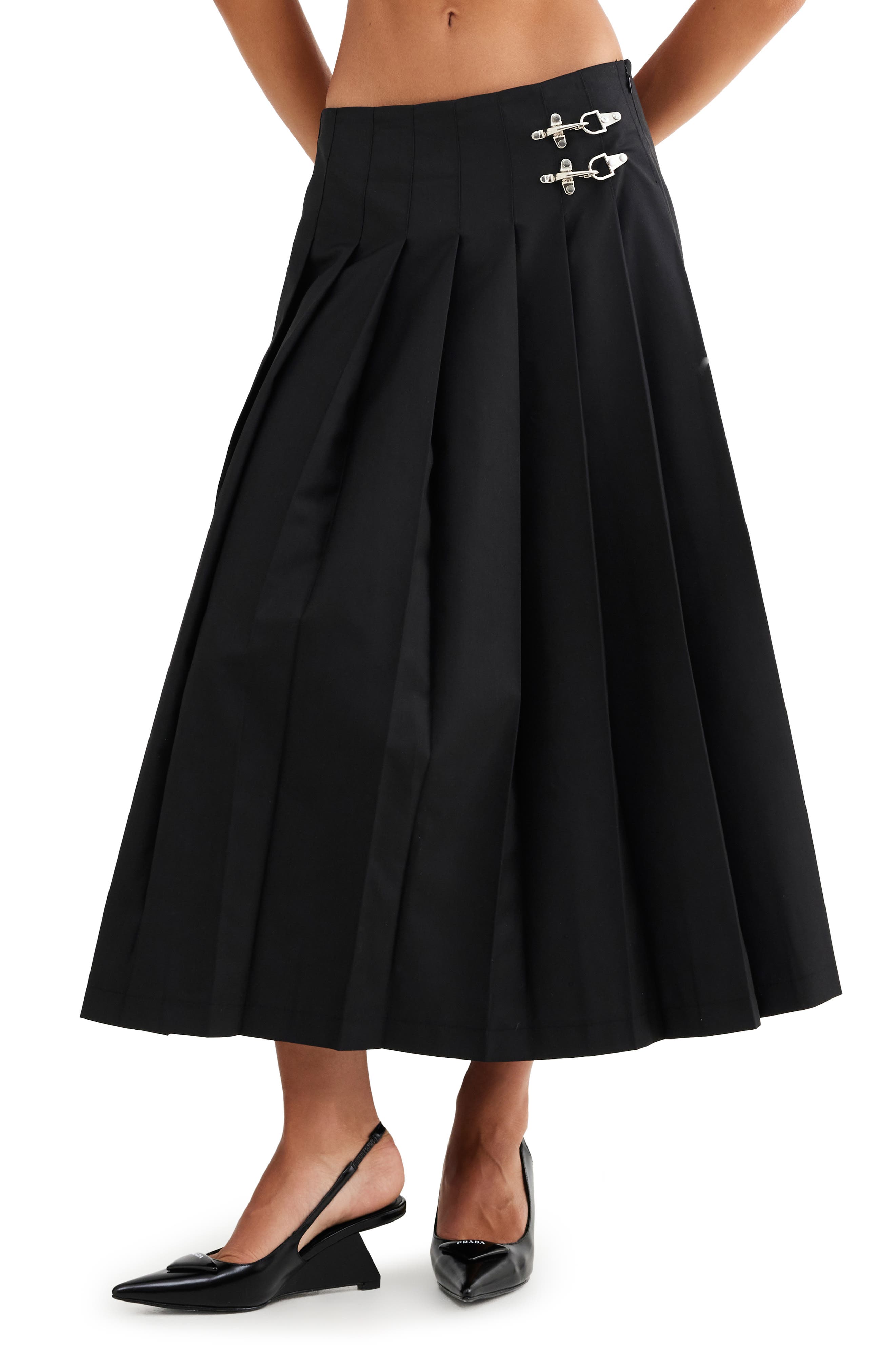 midi length black pleated skirt