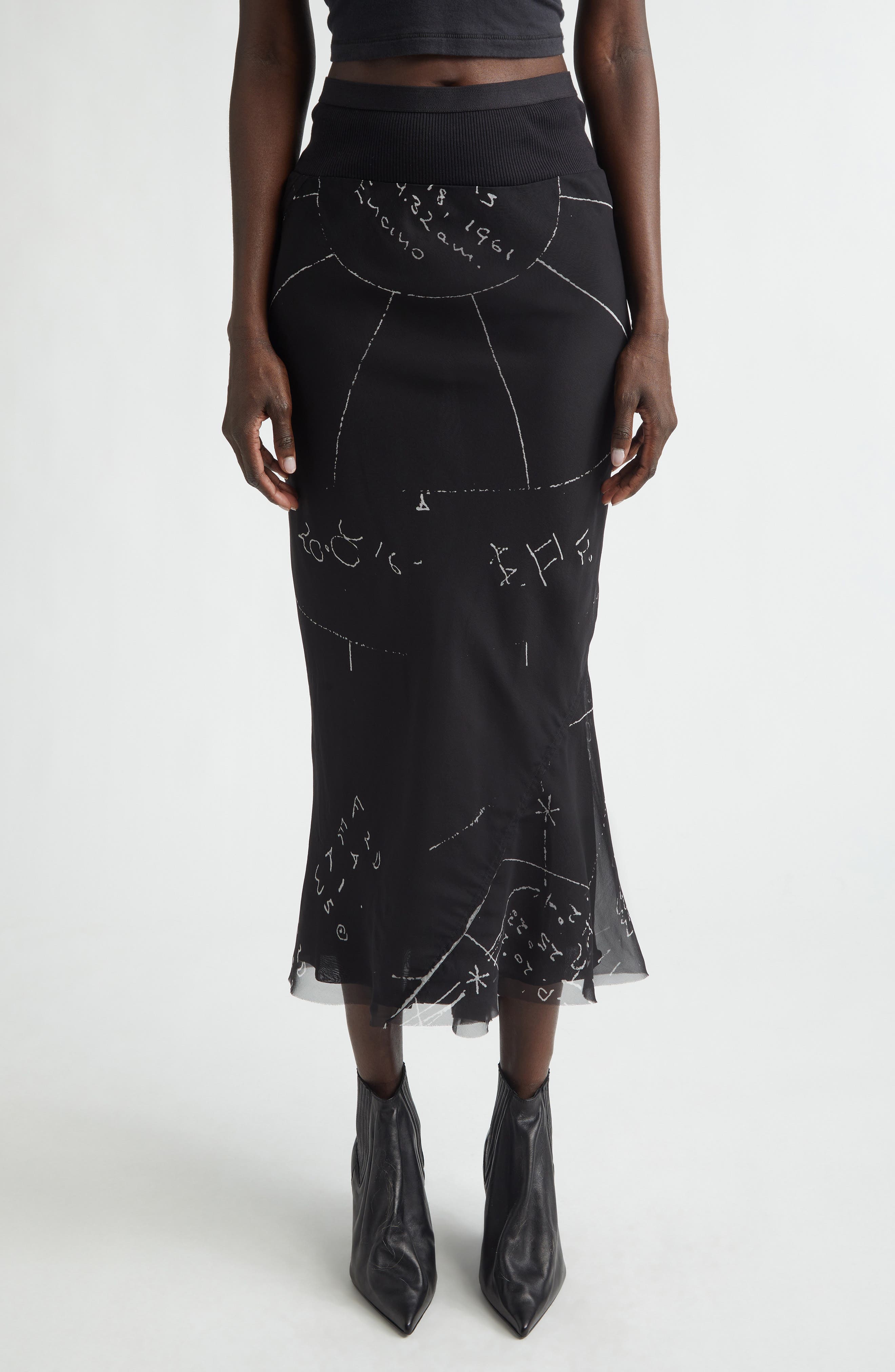 selected BLACK/ MILK