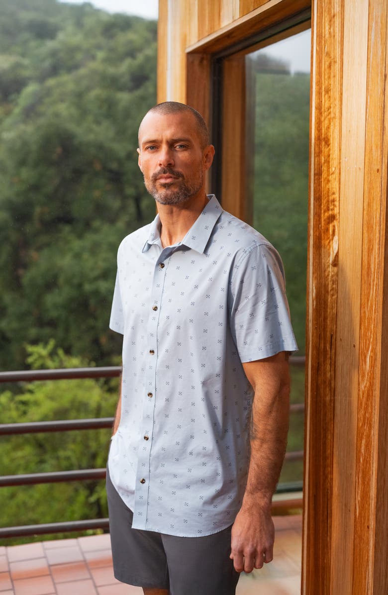 TravisMathew Bungalow Breeze Short Sleeve Button-Up Shirt, Alternate, color, Arona