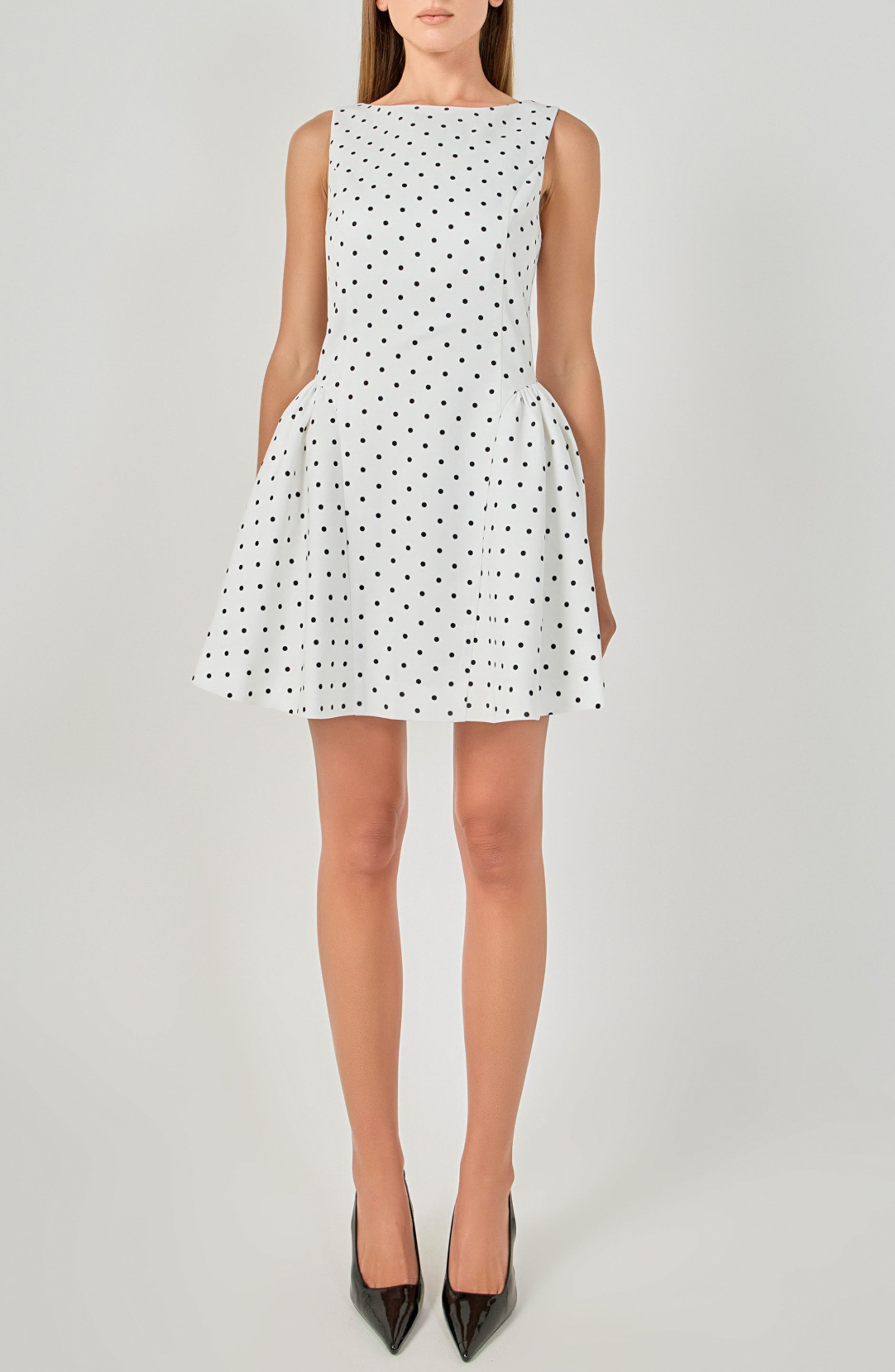 selected WHITE/ BLACK