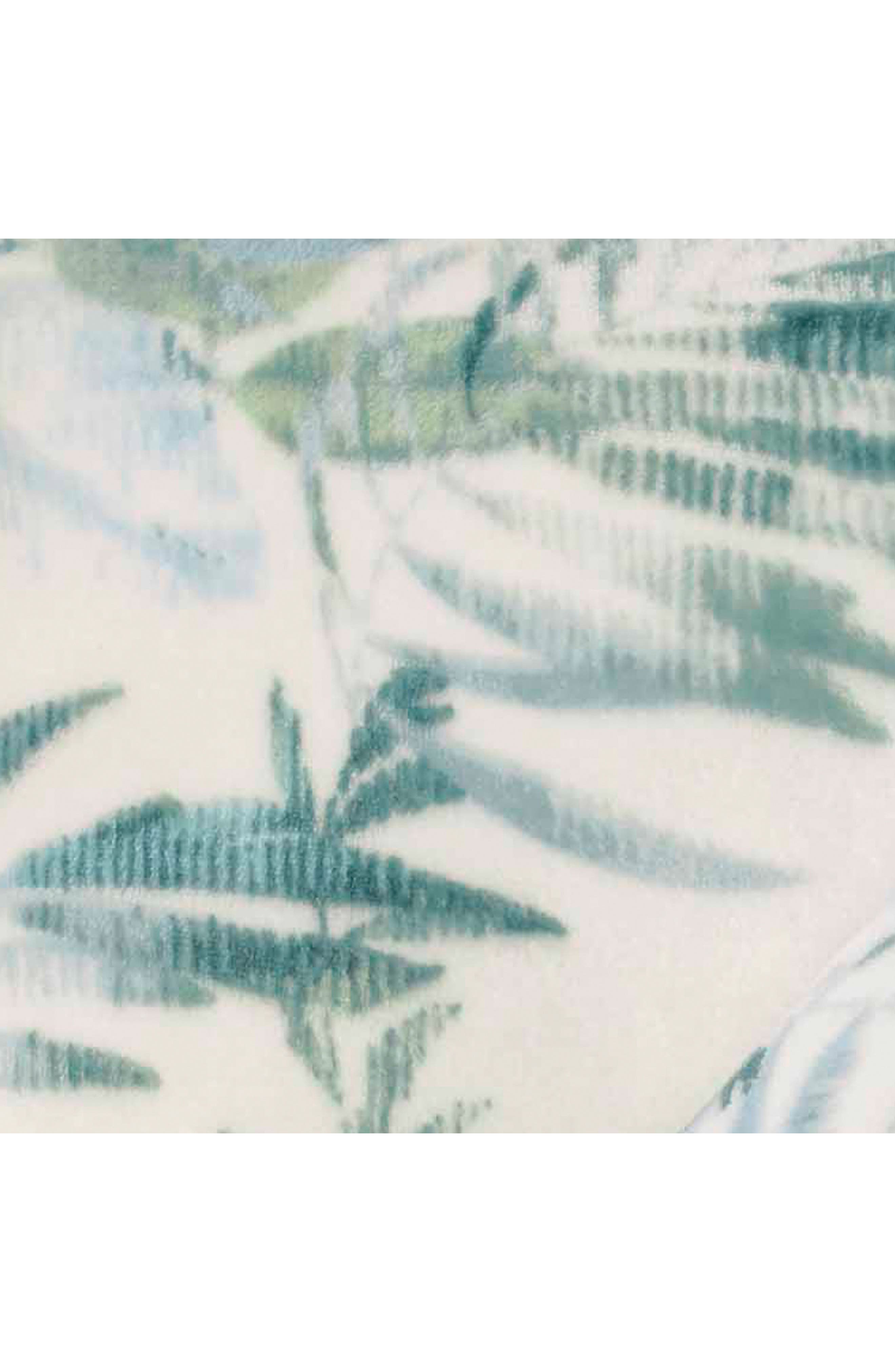 Wallpaper Leaves Fleece Throw Blanket