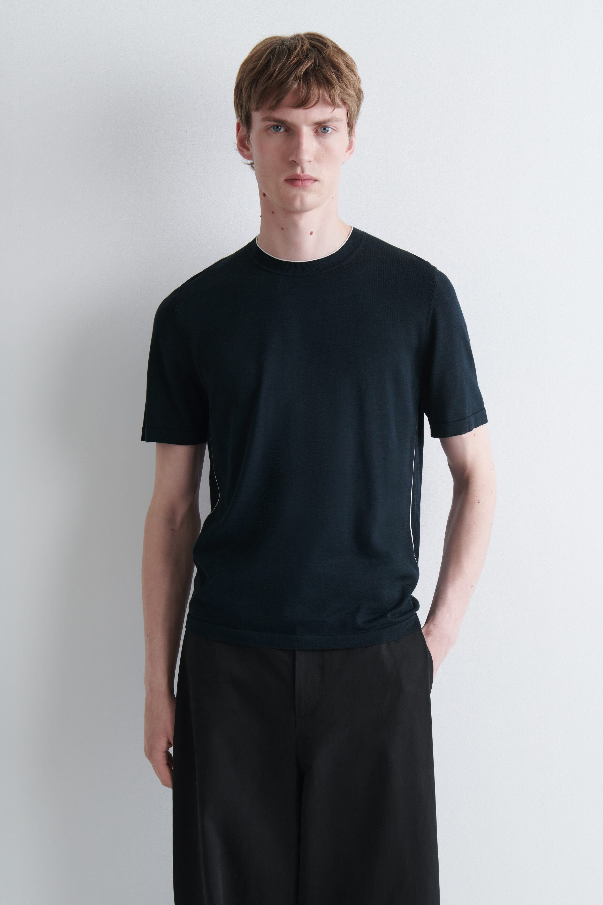 NAVY / WHITE