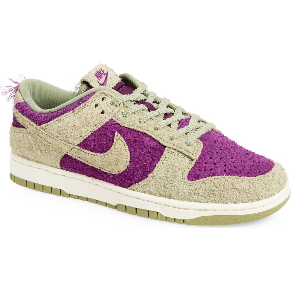 Nike Dunk Low Se Basketball Sneaker