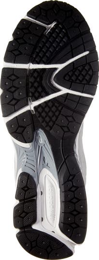 2002R Sneaker