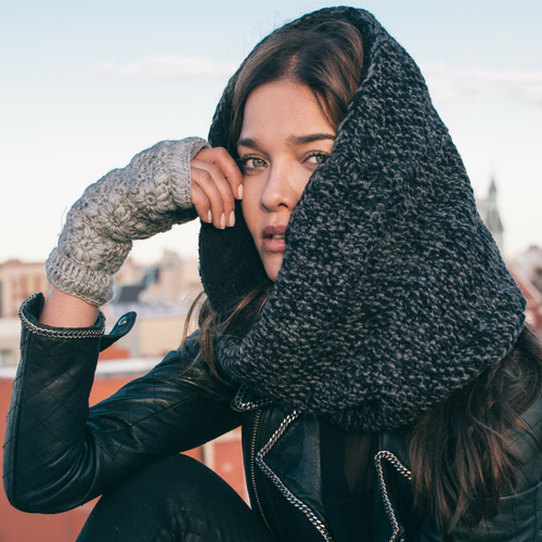 Nirvana Designs Flower Crochet Handwarmers In Charcoal