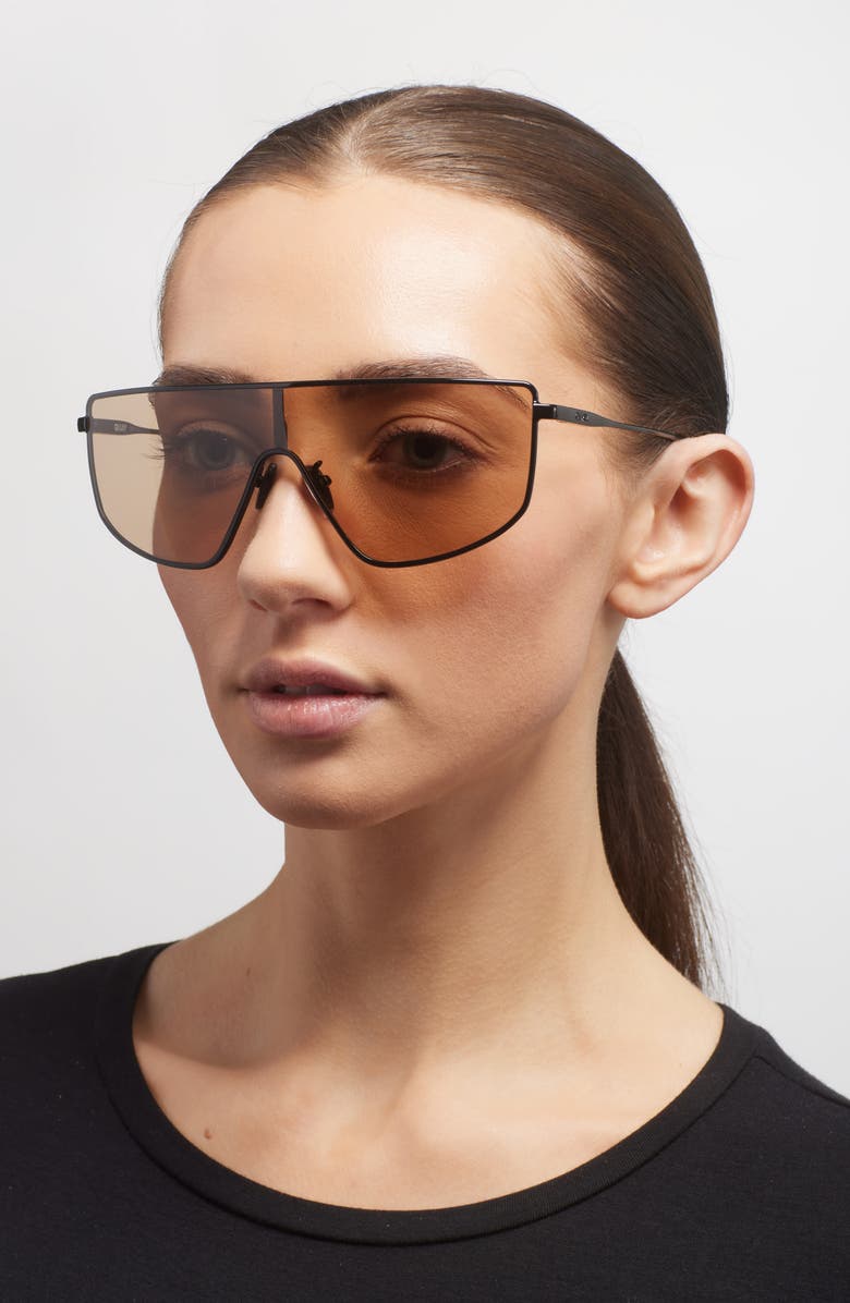 QUAY Entourage 138mm Gradient Shield Sunglasses, Alternate, color, Black/ Tan