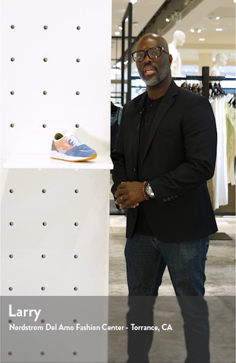 Aria Sneaker, sales video thumbnail