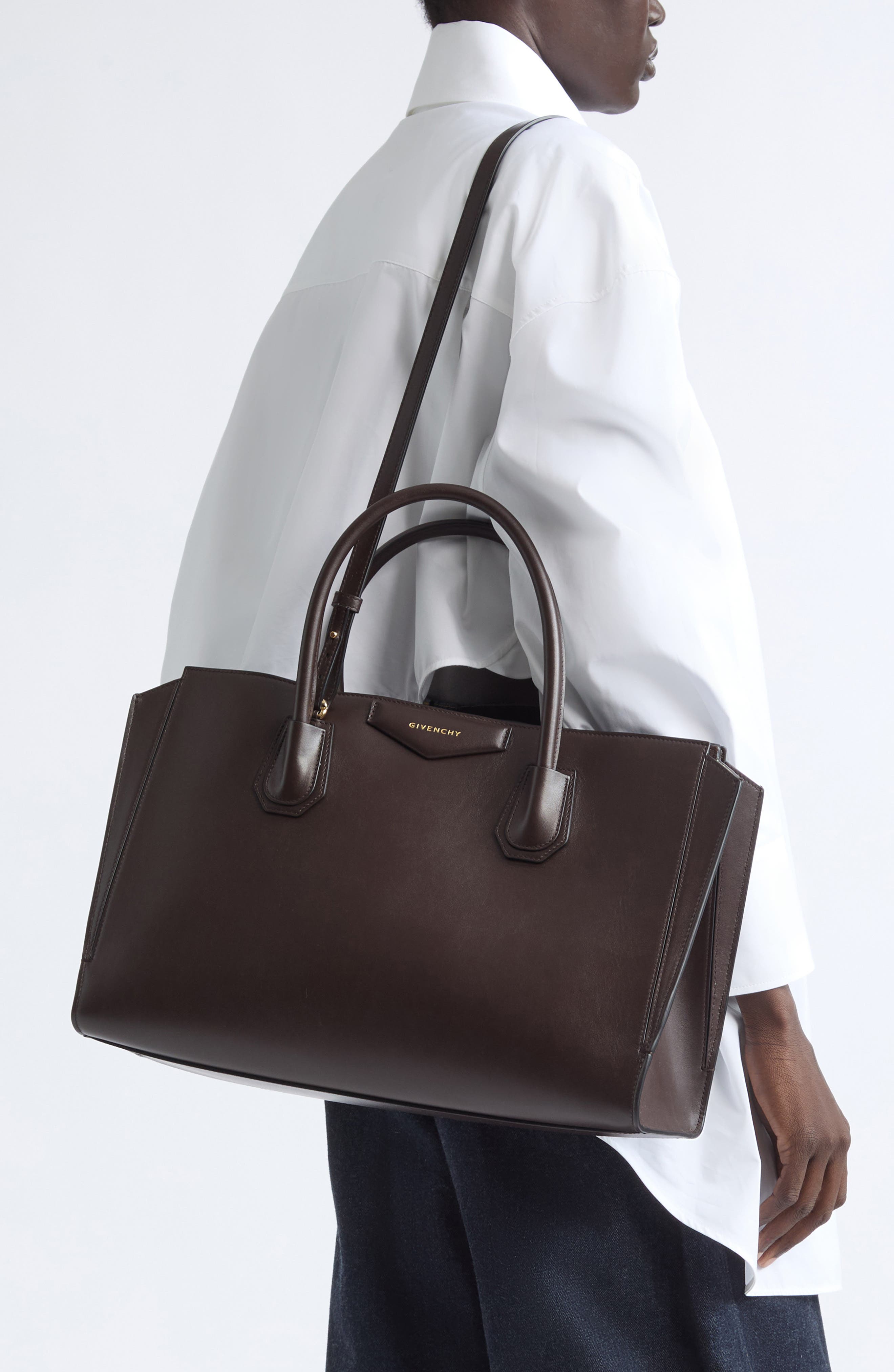 Medium Antigona Leather Cathchall Bag, Alternate, color, CHOCOLATE