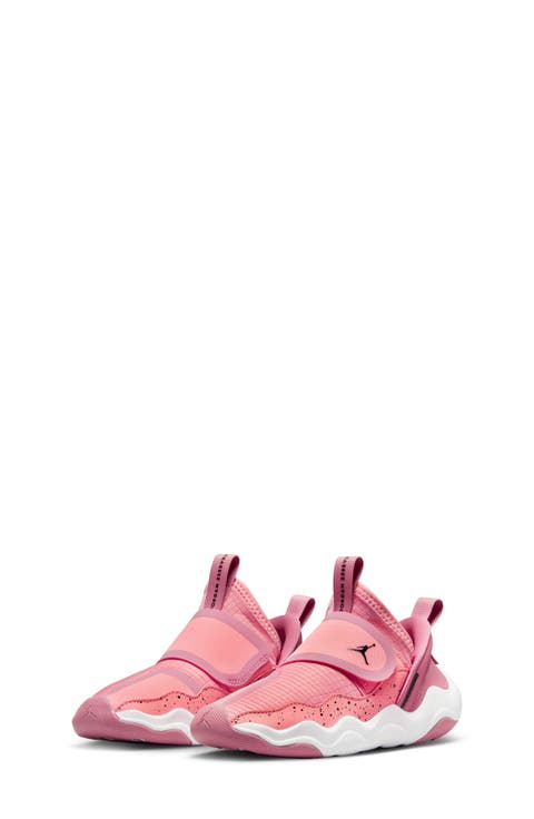 23/7 Pull-On Sneaker