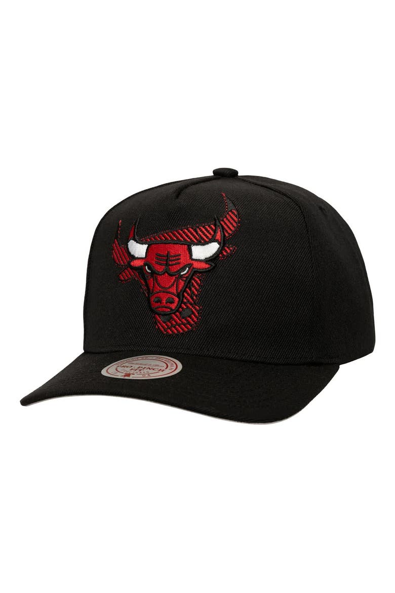 Men's Mitchell & Ness  Black Chicago Bulls Tilted Pro Pinch Adjustable Hat, Main, color, Black