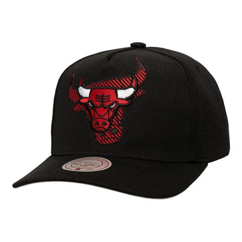 Men's Mitchell & Ness  Black Chicago Bulls Tilted Pro Pinch Adjustable Hat