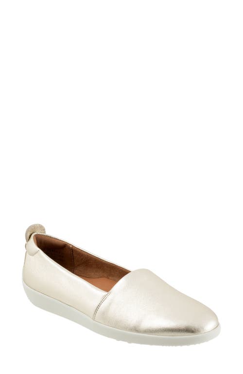 Softwalk ® Deva Flat In Champagne