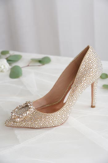 Badgley hotsell Mischka Cher Pumps Size 8.5 Patino Gold Crystal Embellished Pointed Toe