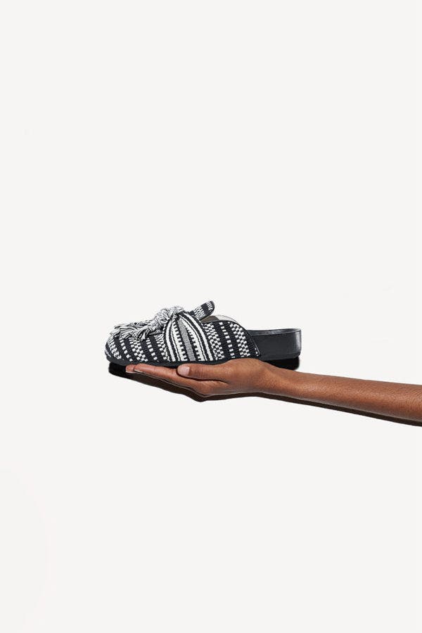 Amambaih Anto Clog, Alternate, color, Ivory-Black