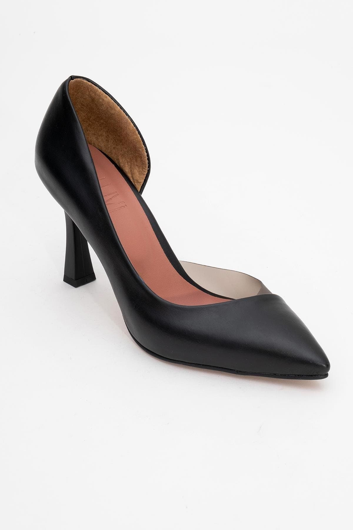 Prologue Shoes Ursula Pointed Toe Pump, Alternate, color, Black