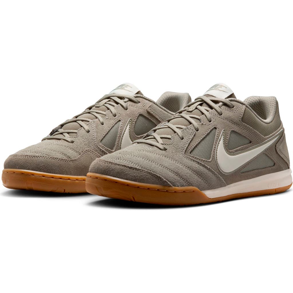 Nike Gato Soccer Sneaker