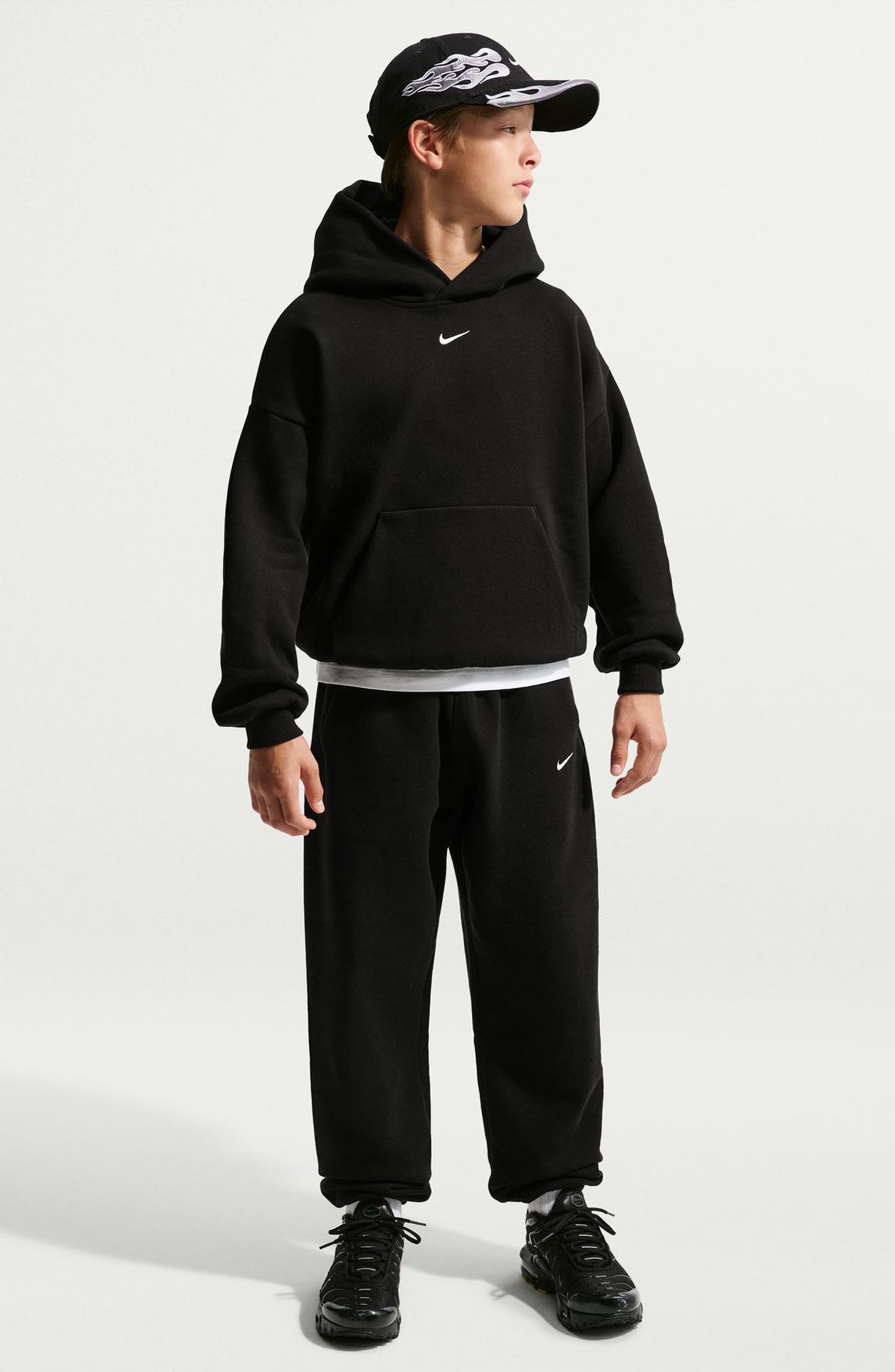 selected 001 TOTAL BLACK/SAIL