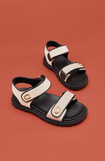 【COACH】Brynn キャンバス サンダル Women's COACH Brynn Canvas Sandal | Zappos.com