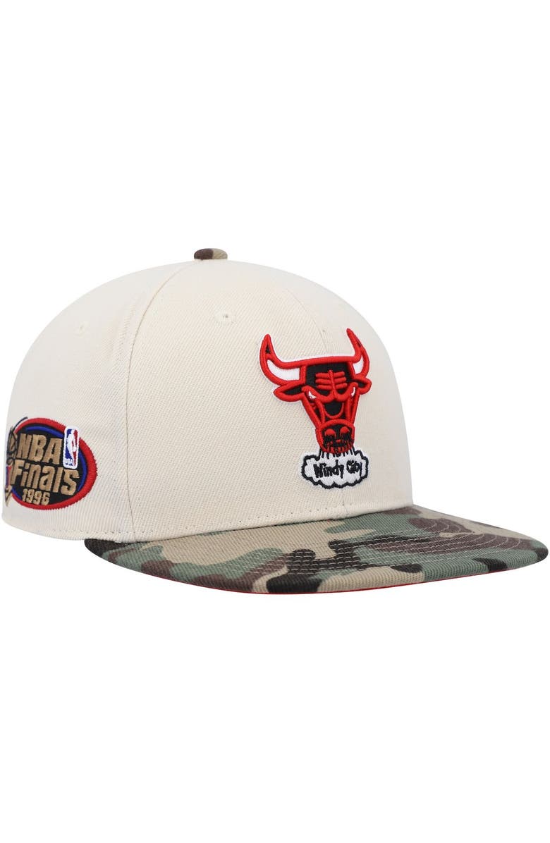 Mitchell & Ness Men's Mitchell & Ness Cream/Camo Chicago Bulls Hardwood Classics 1996 NBA Finals Off White Camo Fitted Hat, Main, color, 
