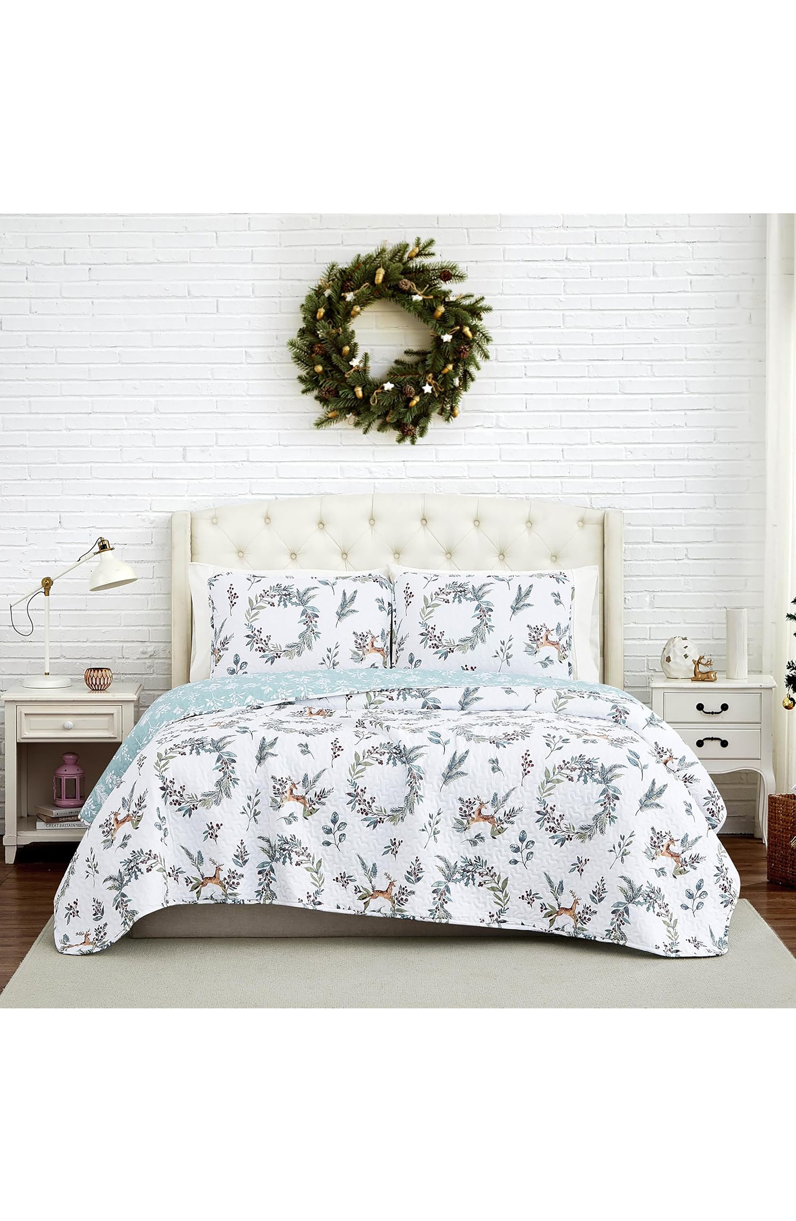 SOUTHSHORE FINE LINENS Happy Holidays Oversized Holiday Quilt Set