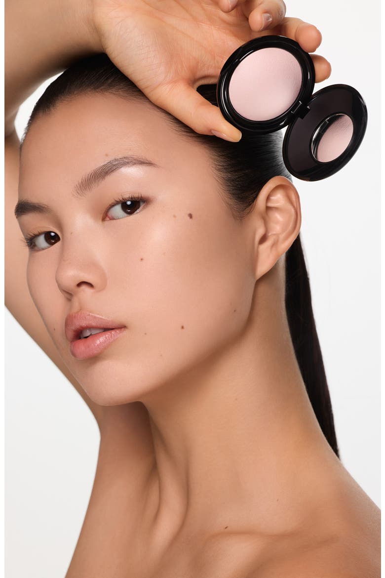 Skin Fetish: Sublime Perfection Blurring Undereye Powder, Alternate, color, PINK