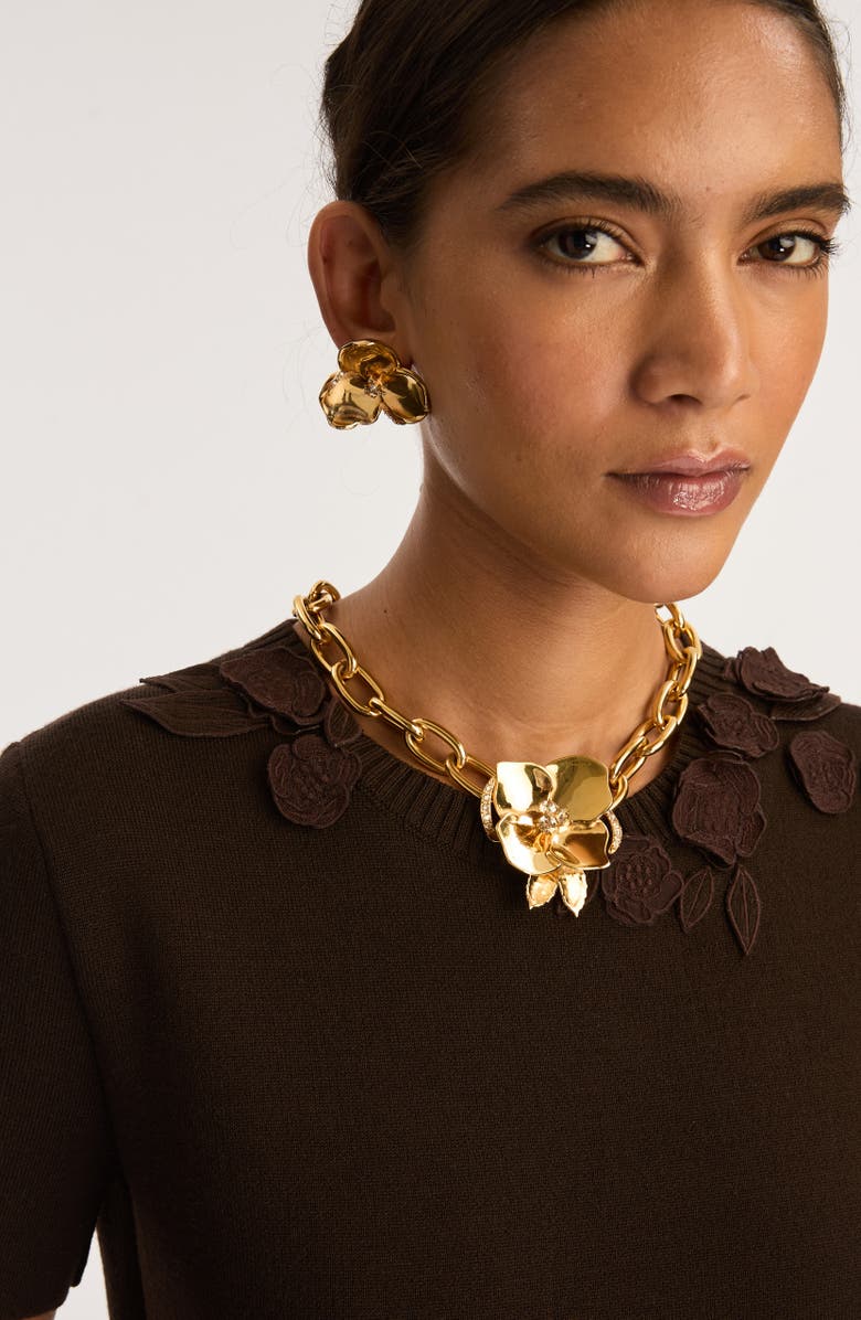 Oscar de la Renta Flower Pendant Necklace, Alternate, color, Gold