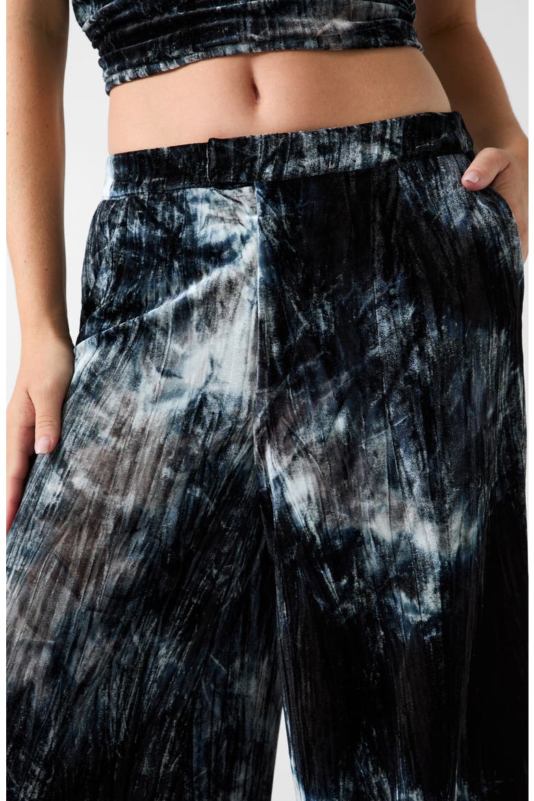 Arlowe Crushed Velvet Wide Leg Pants, Alternate, color, BLACK/ BLUE MULTI