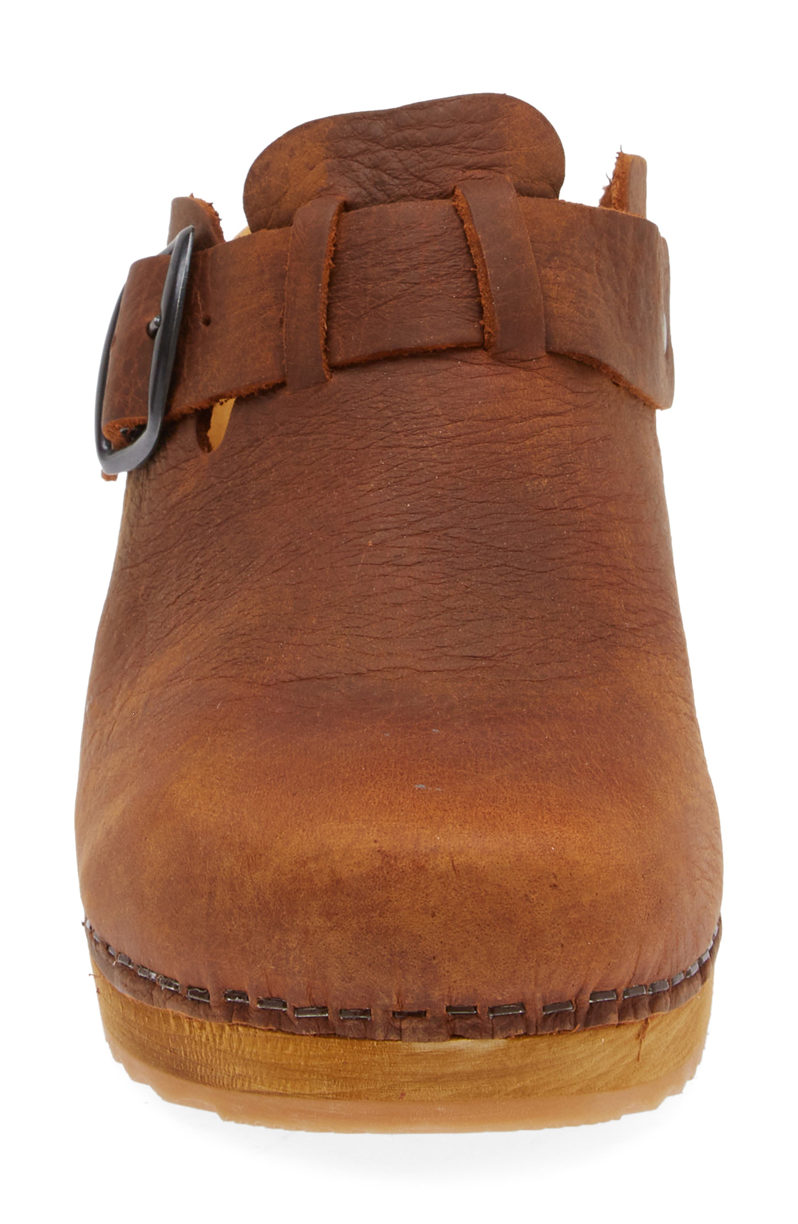 Sanita Maulo Clog, Alternate, color, Chestnut