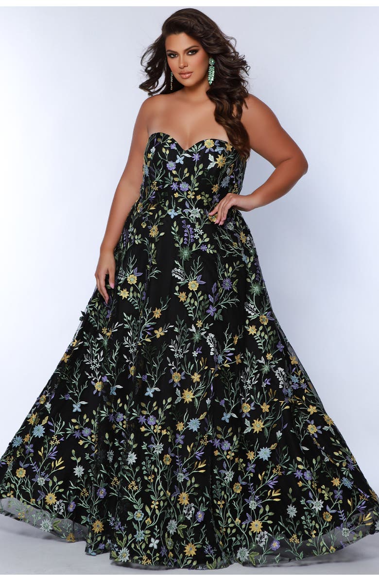 Sydney's Closet Floral Sweetheart Neckline Plus Size A-Line Gown, Main, color, Black Floral