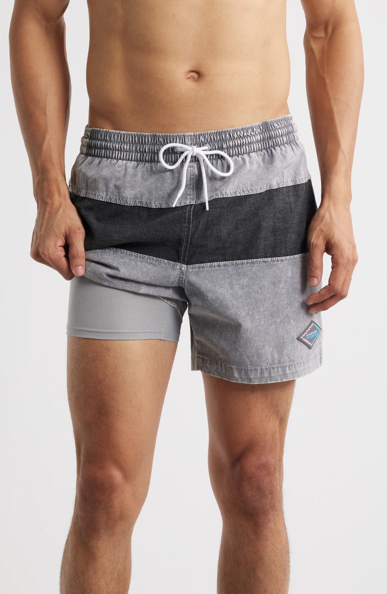 Chubbies Black & Silvers 5.5-Inch Swim Trunks, Alternate, color, 