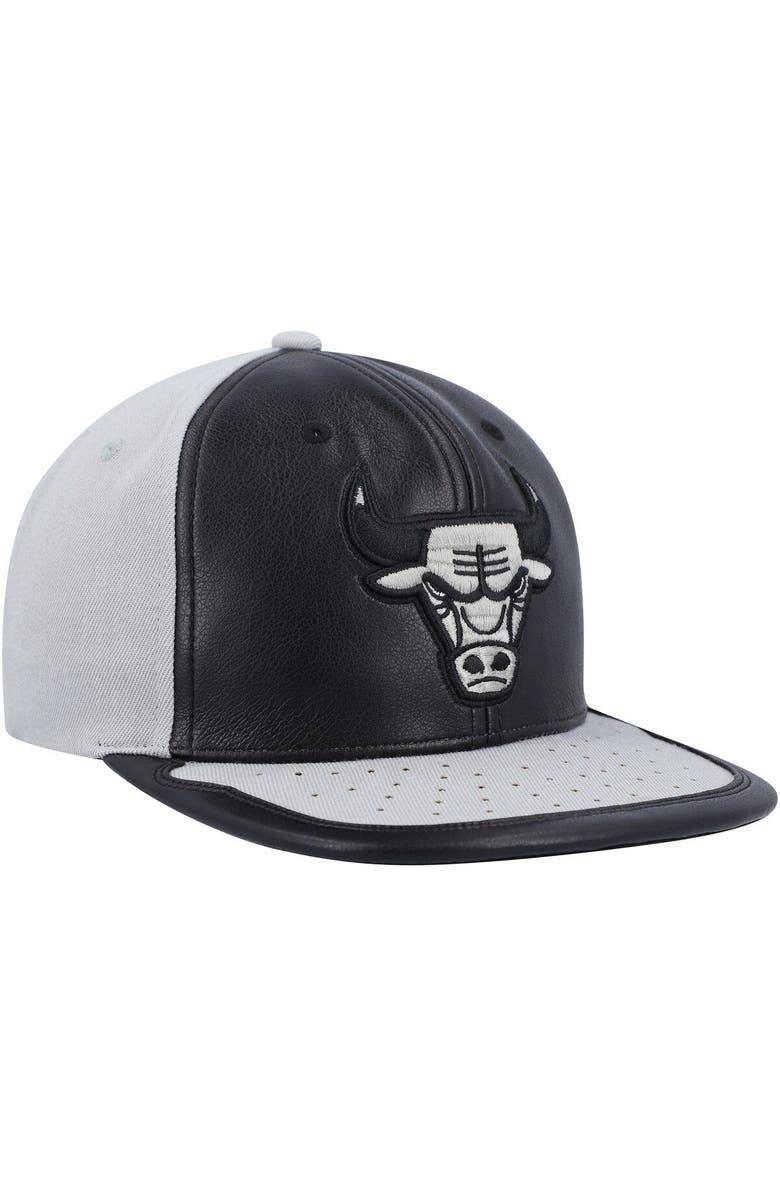 Mitchell & Ness Men's Mitchell & Ness Black/Gray Chicago Bulls Day One Snapback Hat, Alternate, color, Black