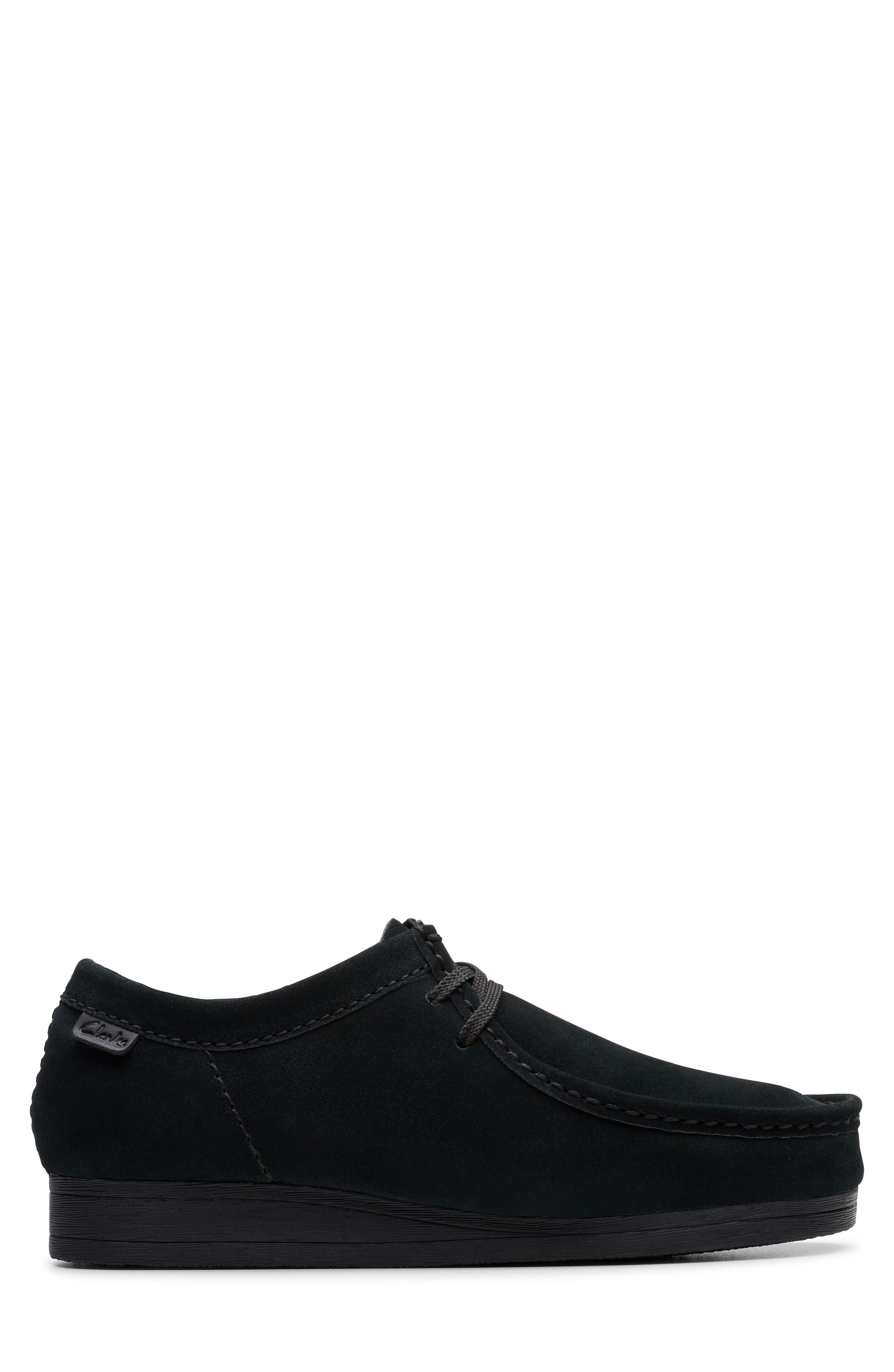 Clarks<sup>®</sup> Wallaston Low Chukka Boot, Alternate, color, Black