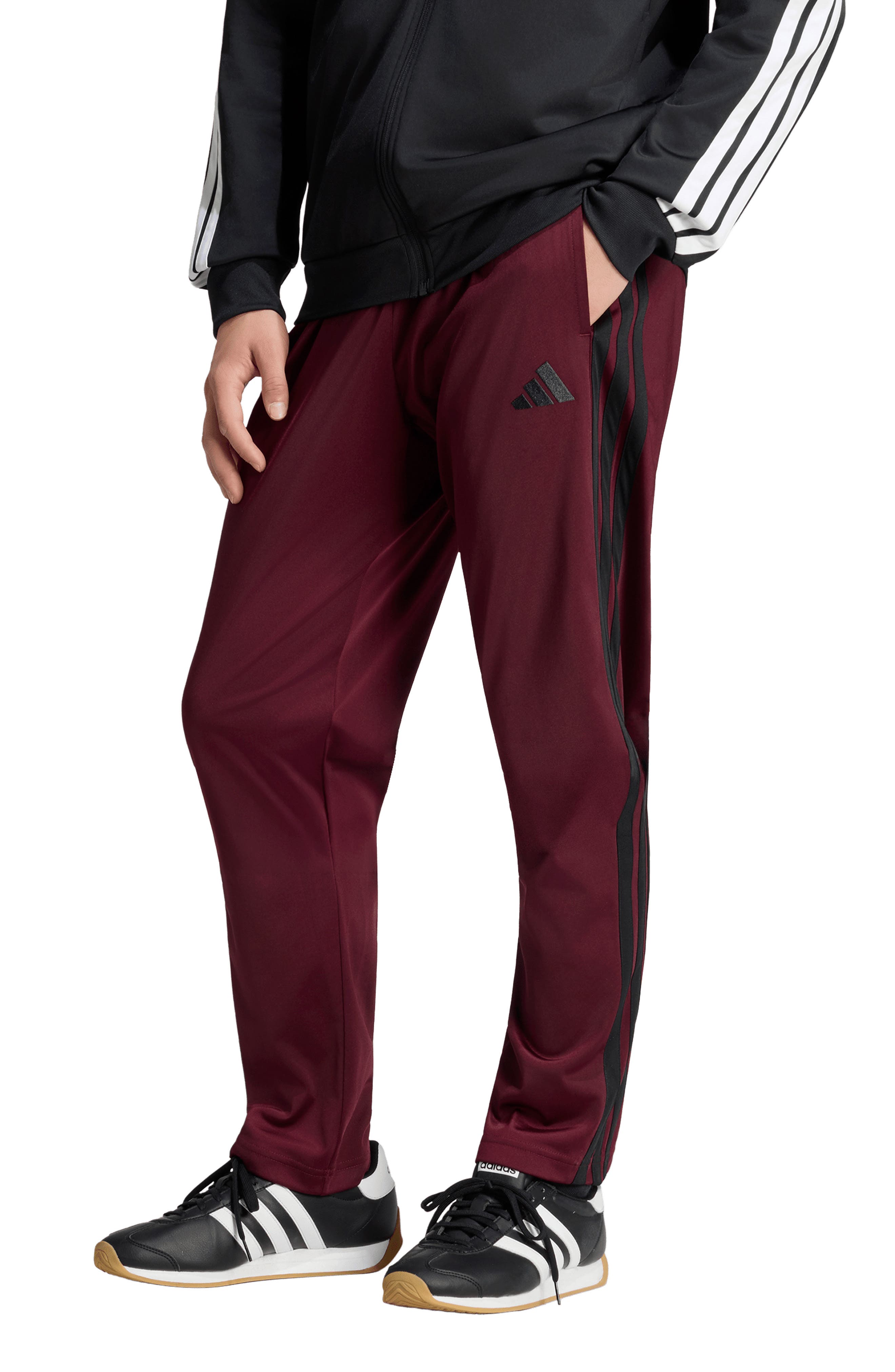 selected MAROON/ BLACK